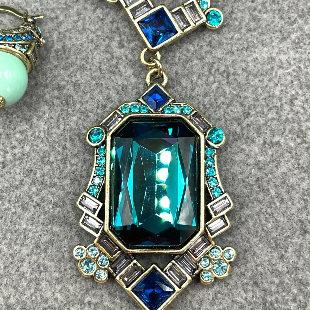 Heidi Daus Classic Edition Shades of Blue Necklace Pierced Earrings Set in Box